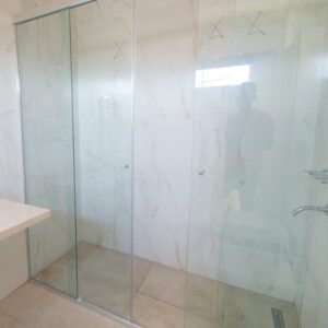 MAMPARA FRONTAL CORREDIZA BLINDEX 2000 X 1900 PERFIL ALUMINIO ANODIZADO MATE